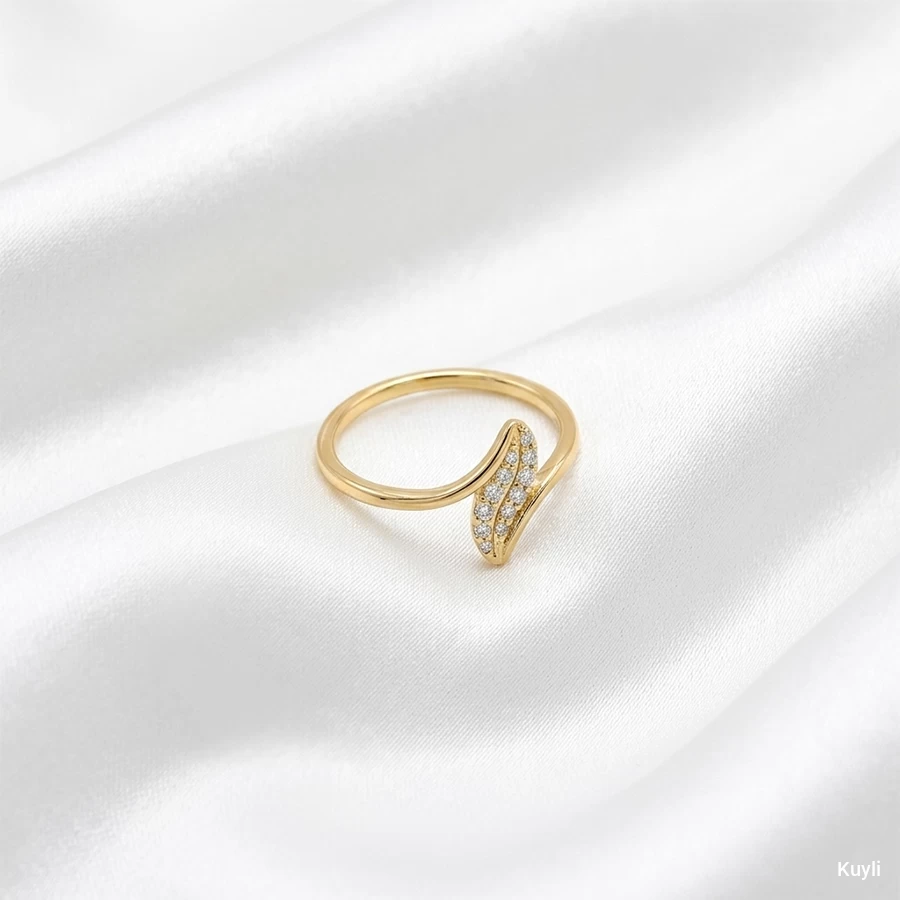 Golden Leaf Sparkle Ring