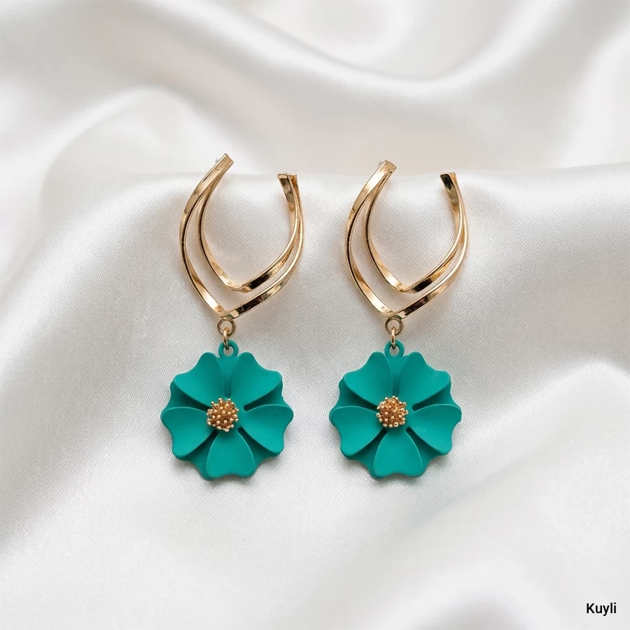 Dual-Arc Gold & Enamel Drop Statement Stud