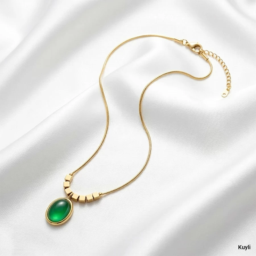 Elegant Green Oval Pendant